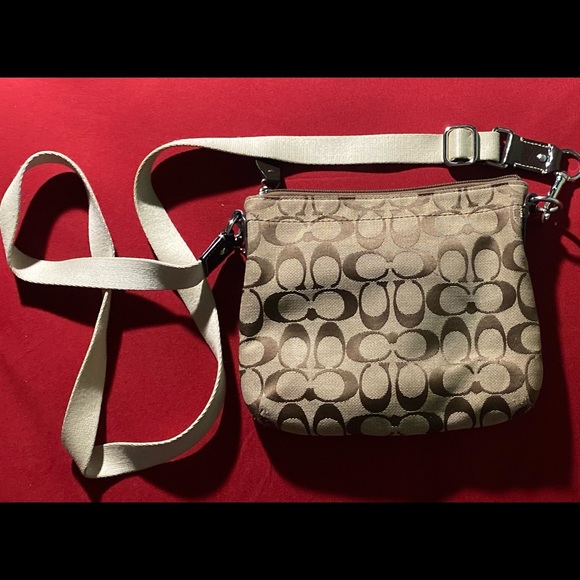 Coach Crossbody bad - Picture 2 of 5